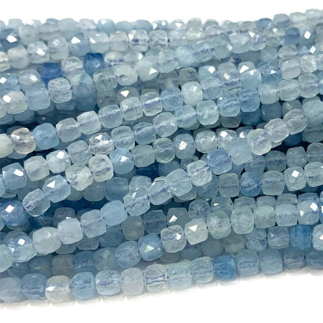 Agua Marinha Cubo Facetado 4.0- 4.3mm - 1 Fio 40 cm