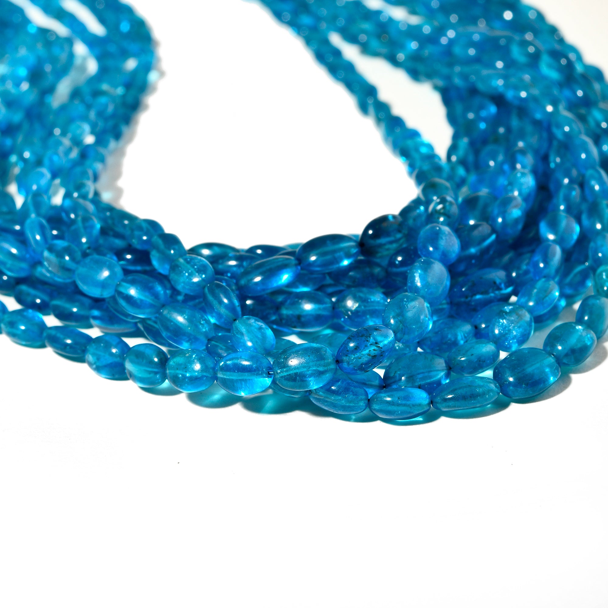 Apatita Neon Oval 7x5 mm – Pedra Natural em Fio de 40 cm