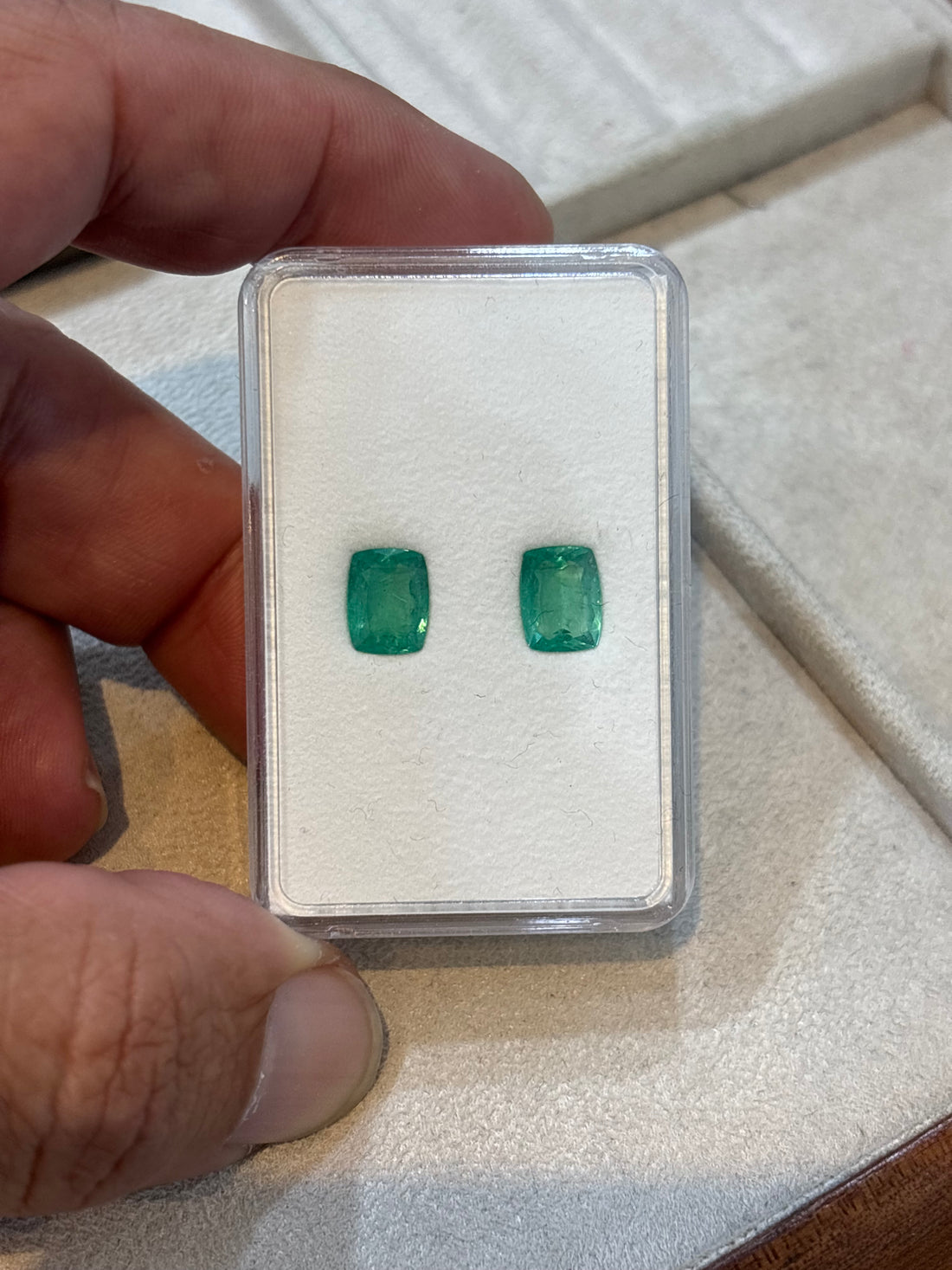 Par de Esmeralda Antique 9x7 mm Natural – 2.92 cts para Joalheria