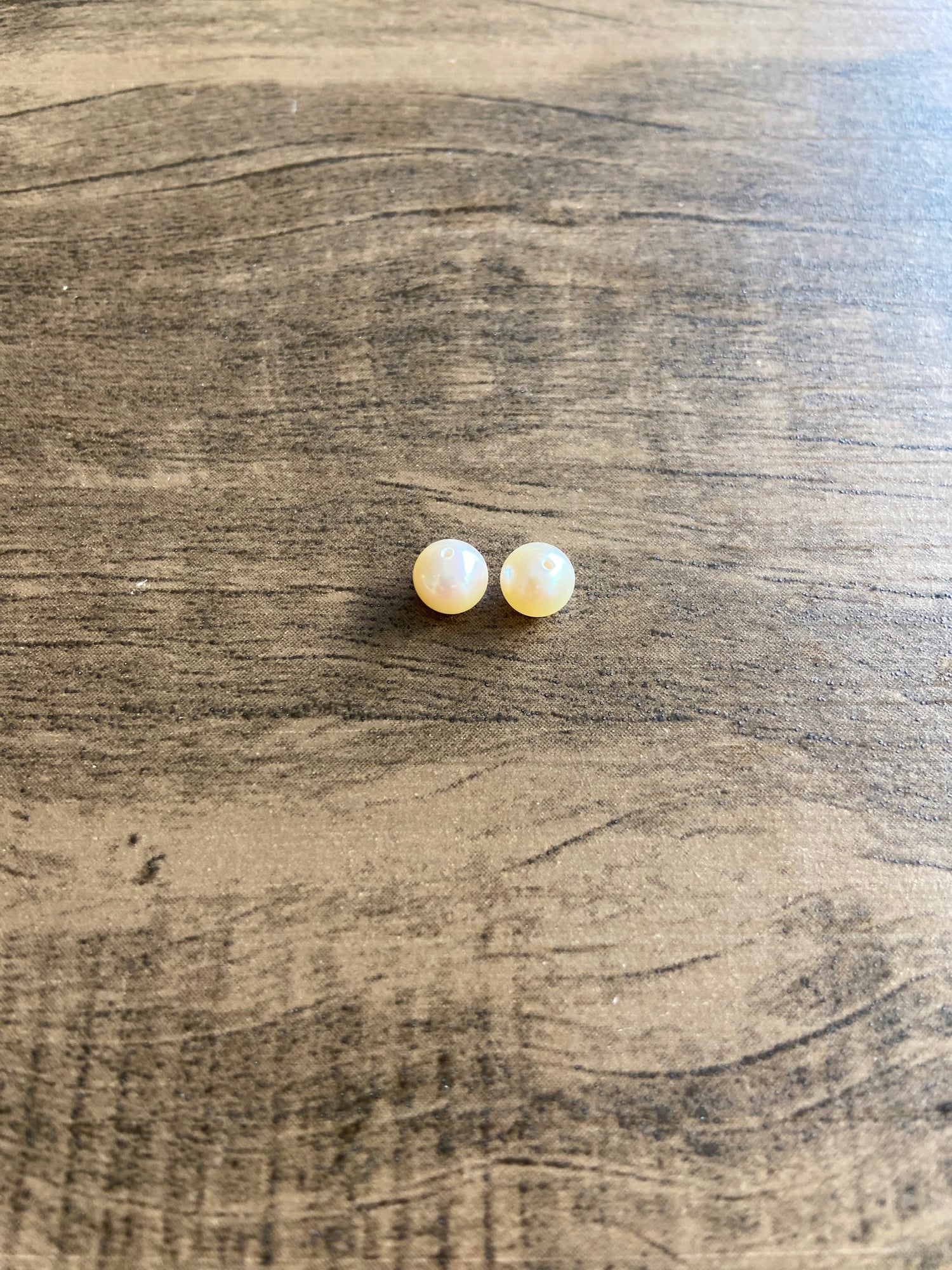 PÉROLA REDONDA 6-6.5 MM - 1/2 FURO - PAR - 2 PÇS