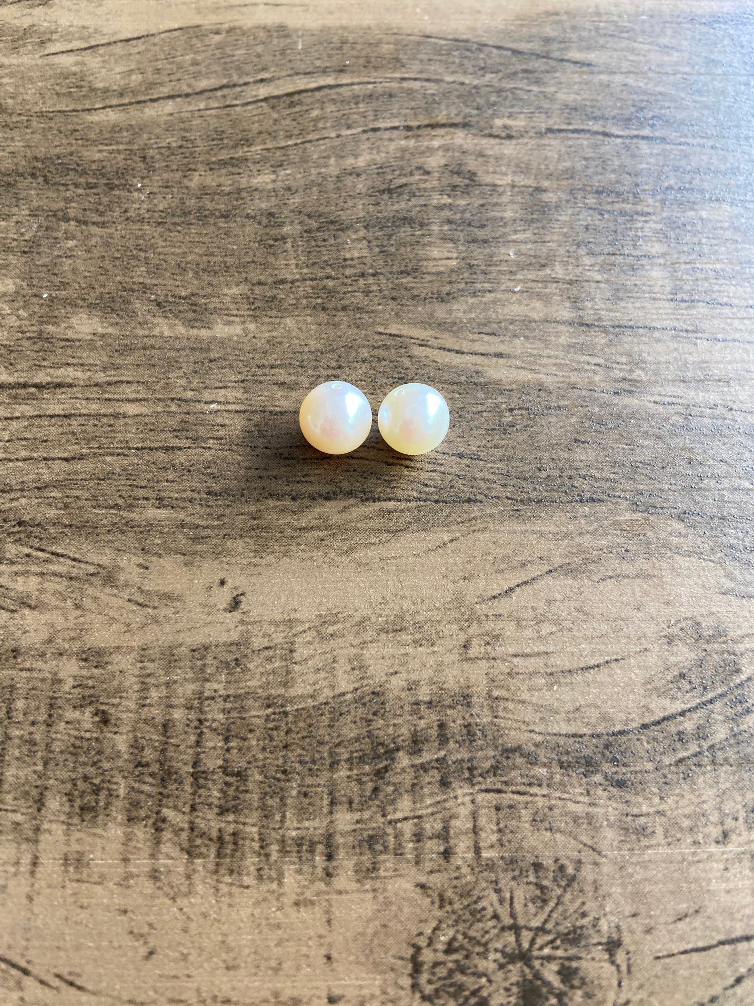 PÉROLA REDONDA 8.5-9 MM - 1/2 FURO - PAR - 2 PÇS