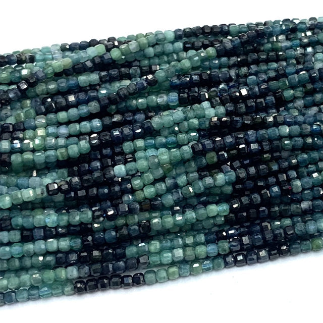 Turmalina Azul e Verde Cubo Facetado 3-3.5 mm - 1 Fio 40 cm