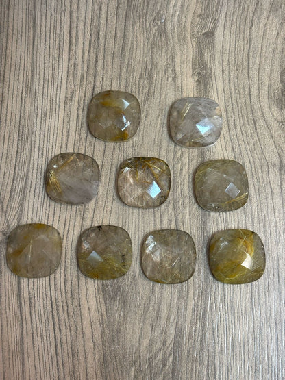 QUARTZO RUTILADO QUADRADO FACETADO 23 MM LOTE COM 9 PEÇAS (BASE RETA)