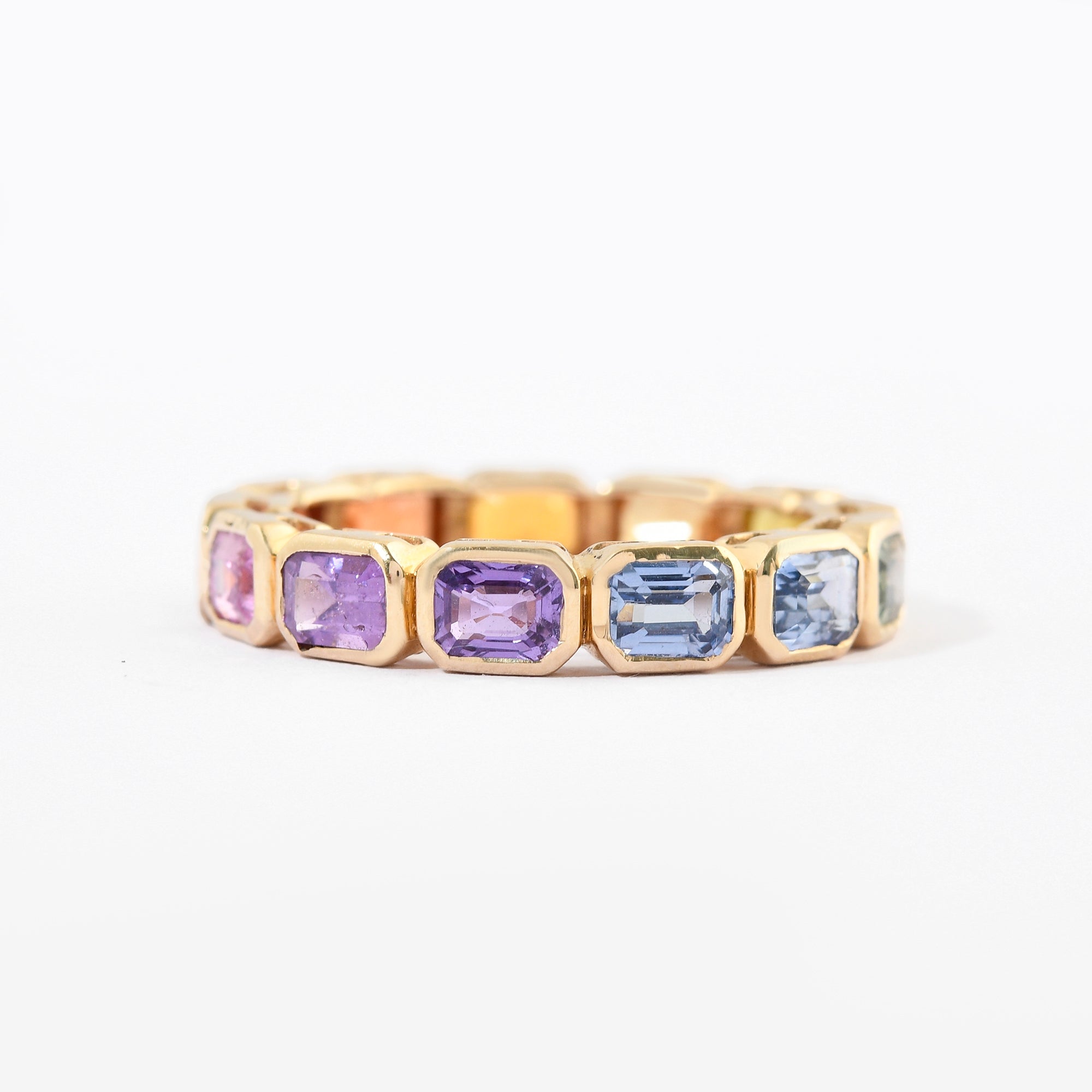 Anel Aliança Emerald Cut Bezel Set Safira Multicolorida