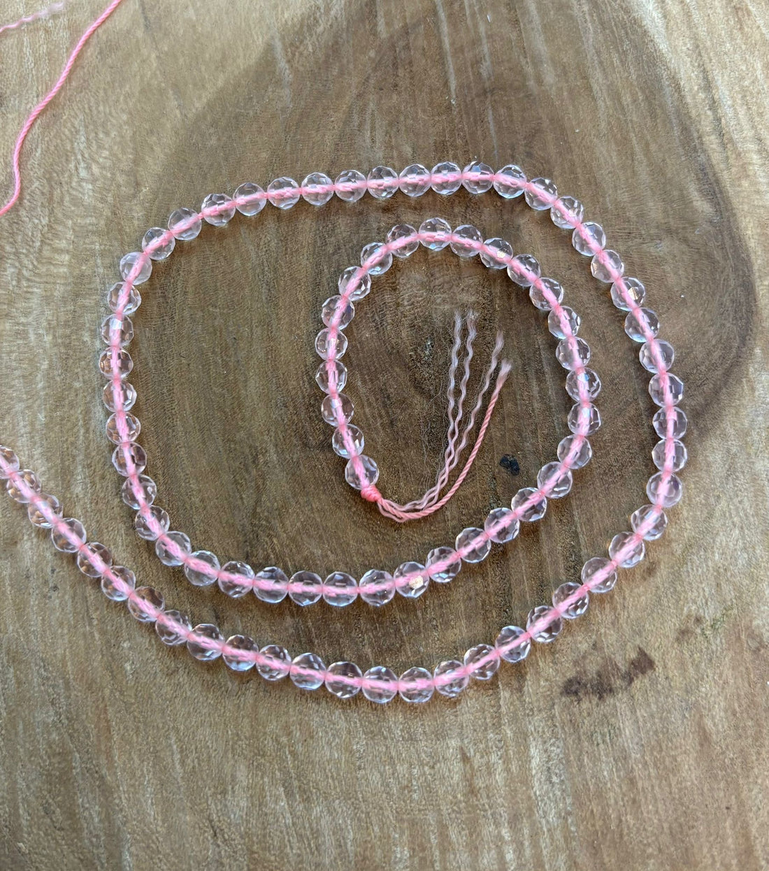 QUARTZO ROSA BOLA FACETADA 4.5 MM - 1 FIO - 40 CM