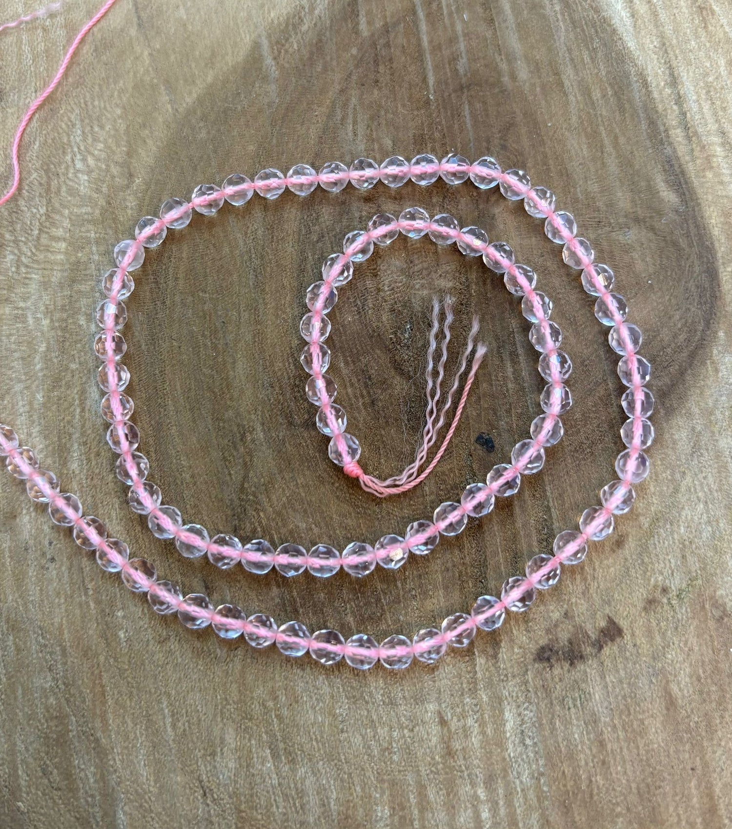 QUARTZO ROSA BOLA FACETADA 4.5 MM - 1 FIO - 40 CM