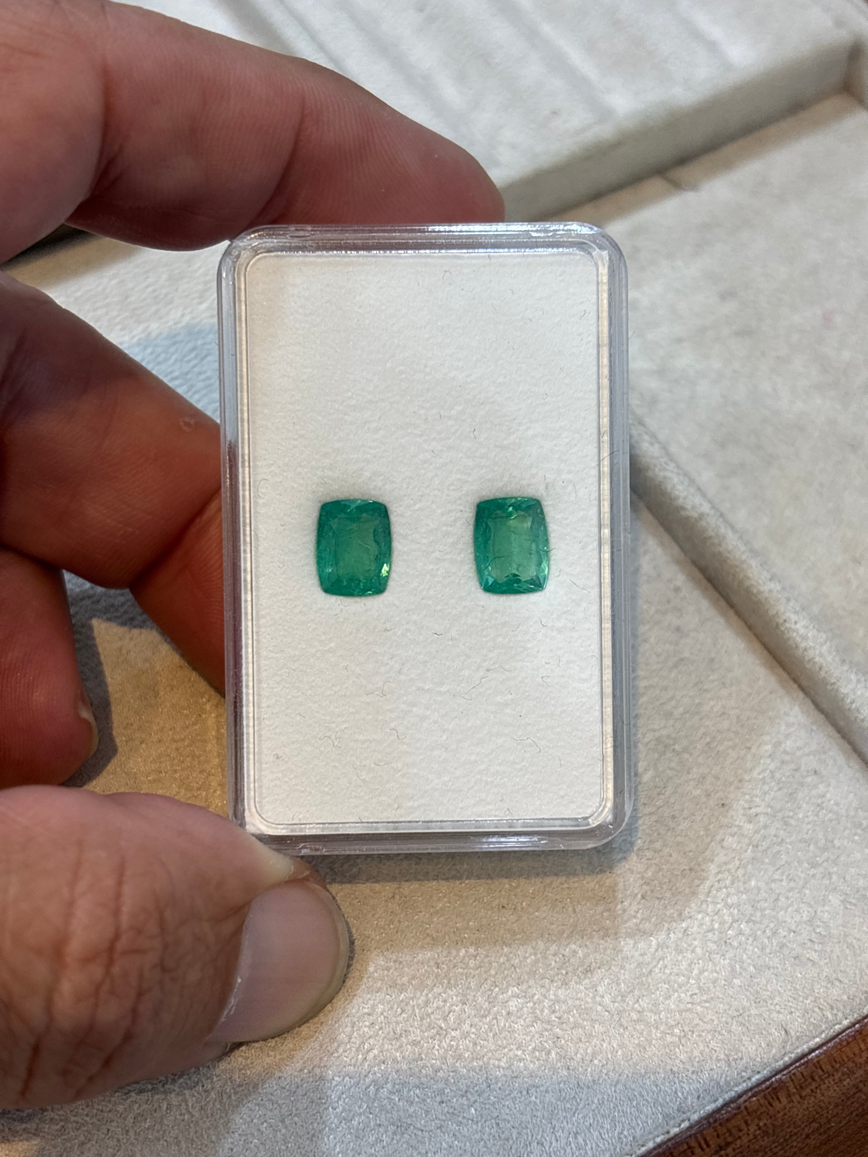 Par de Esmeralda Antique 9x7 mm Natural – 2.92 cts para Joalheria