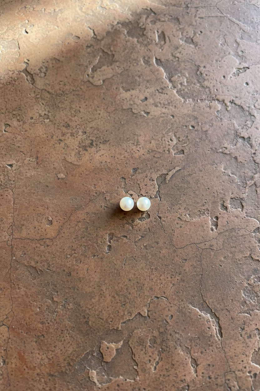 Par de Pérolas Redondas Naturais 3.5–4mm com Meio Furo (2 Peças)