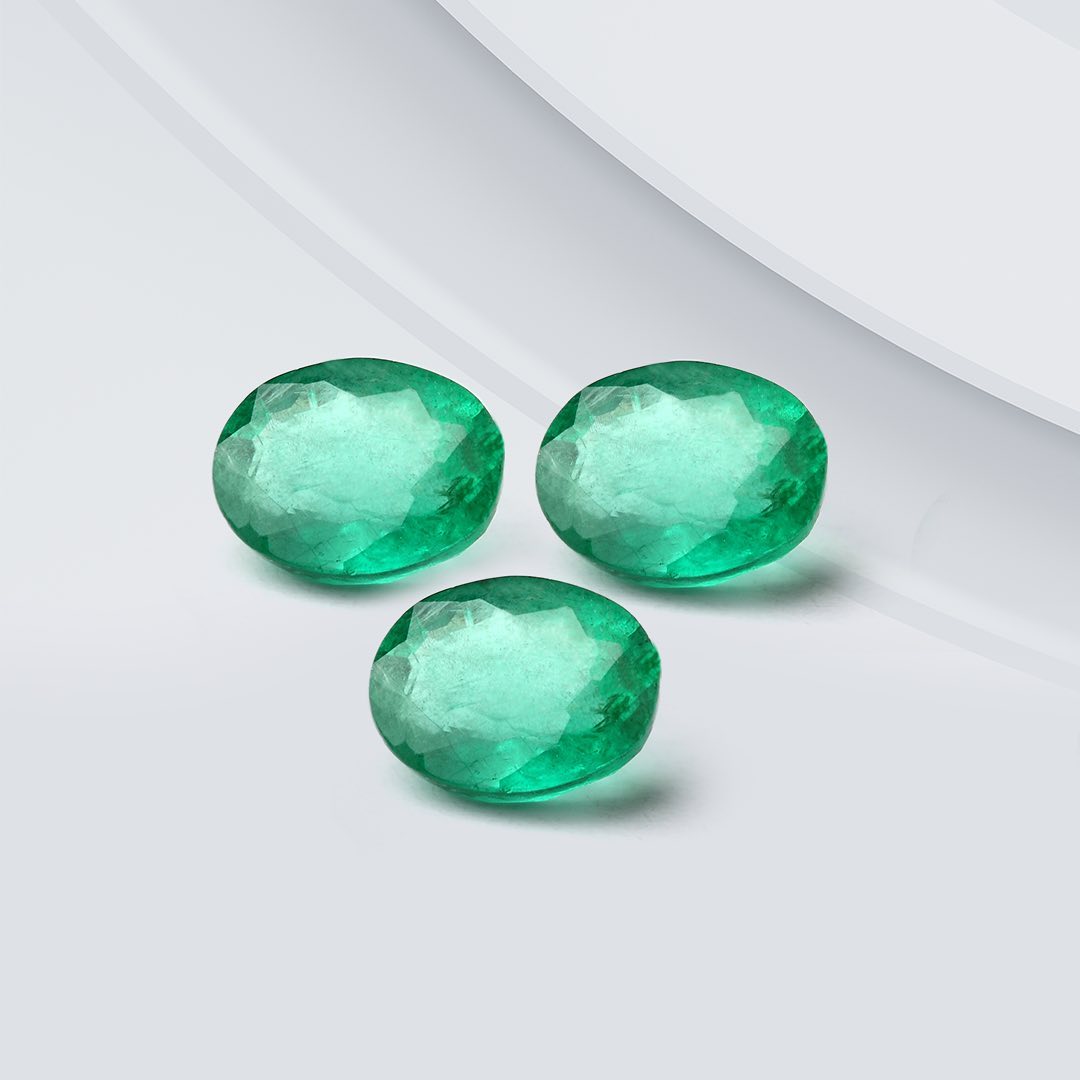 Esmeralda Oval Lapidada Calibrada Natural – Alta Qualidade para Joalheria