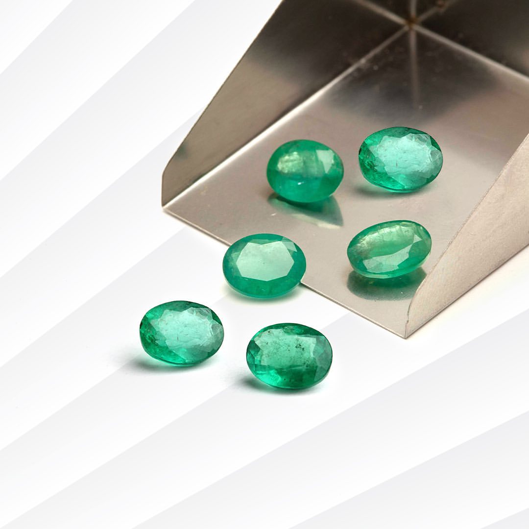 Esmeralda Oval Lapidada Calibrada Natural – Alta Qualidade para Joalheria