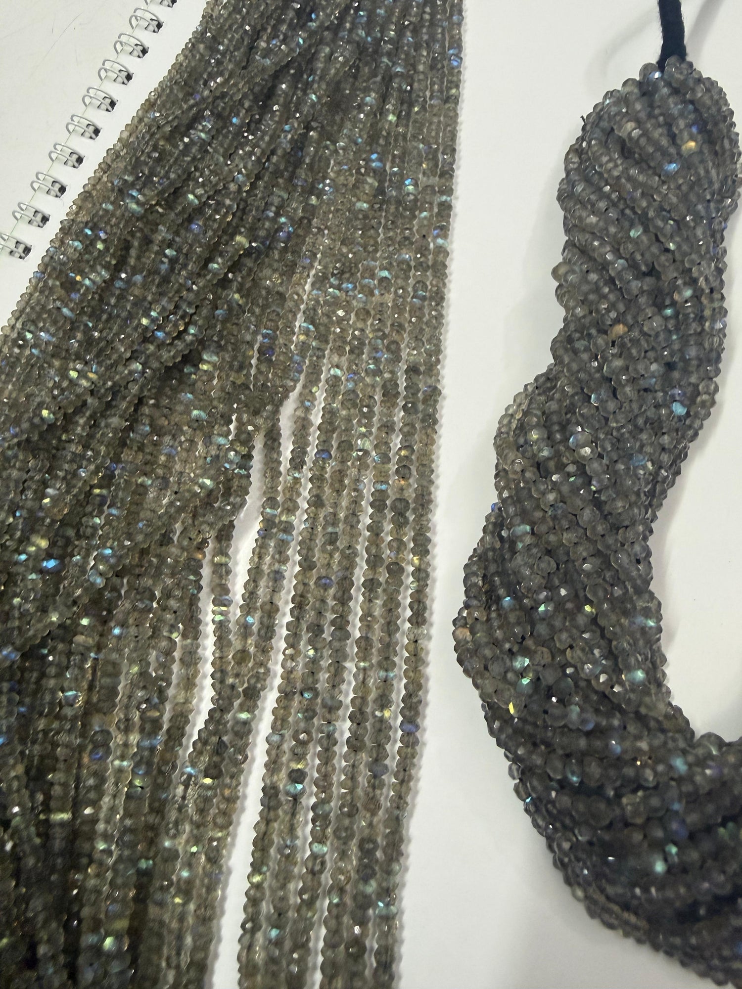 Labradorita Botão Facetado 3-4 mm - 1 Fio 38 cm