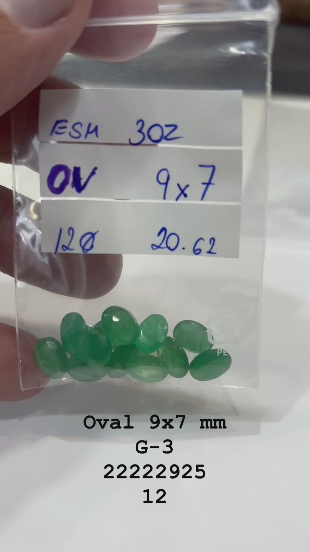 Esmeralda Oval 9x7 mm G-3 - Media 1.72 cts - 1 Pedra Calibrada – Alta Qualidade para Joalheria