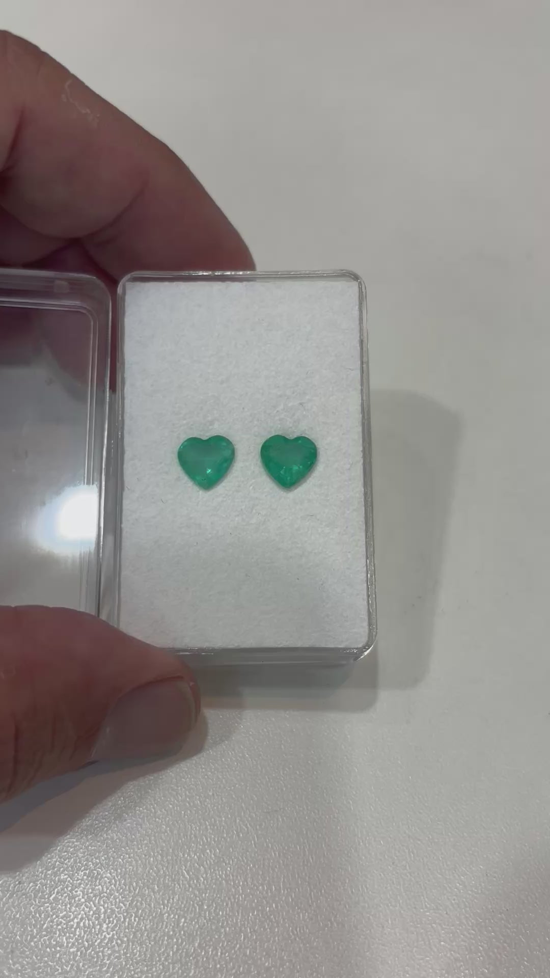 Esmeralda Coração 8x8 MM - 3.42 CTS - PAR 2 PCS
