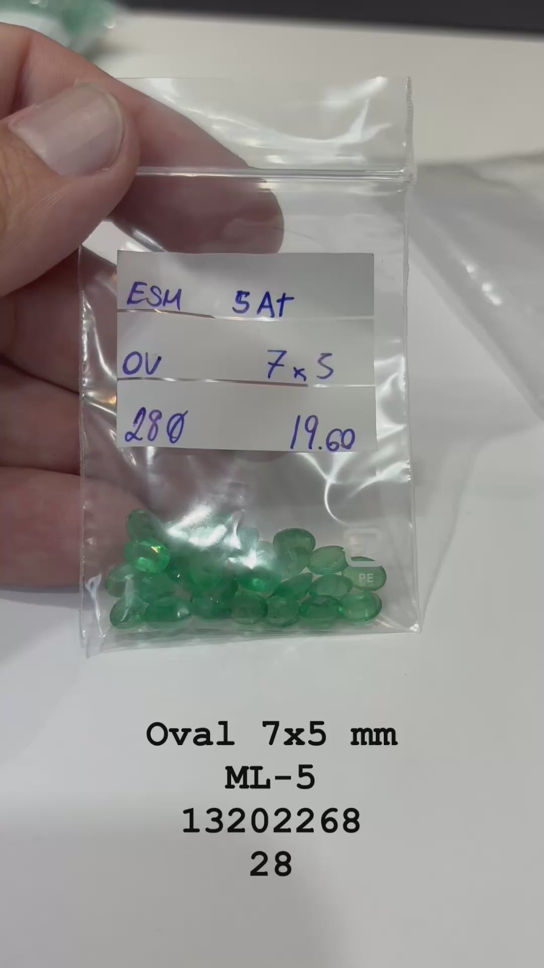 Esmeralda Oval 7x5 mm ML-5 5AT - Lote 20.22 cts - 28 Pedras Calibradas – Alta Qualidade para Joalheria