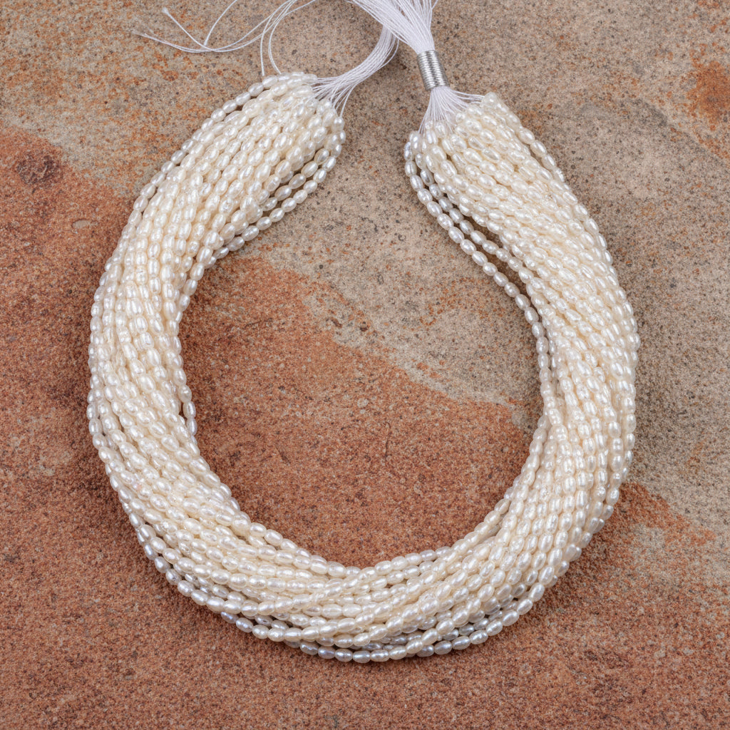 Fio de Pérola Arroz Natural AA 2.5–3mm – 38cm para Joalheria Delicada